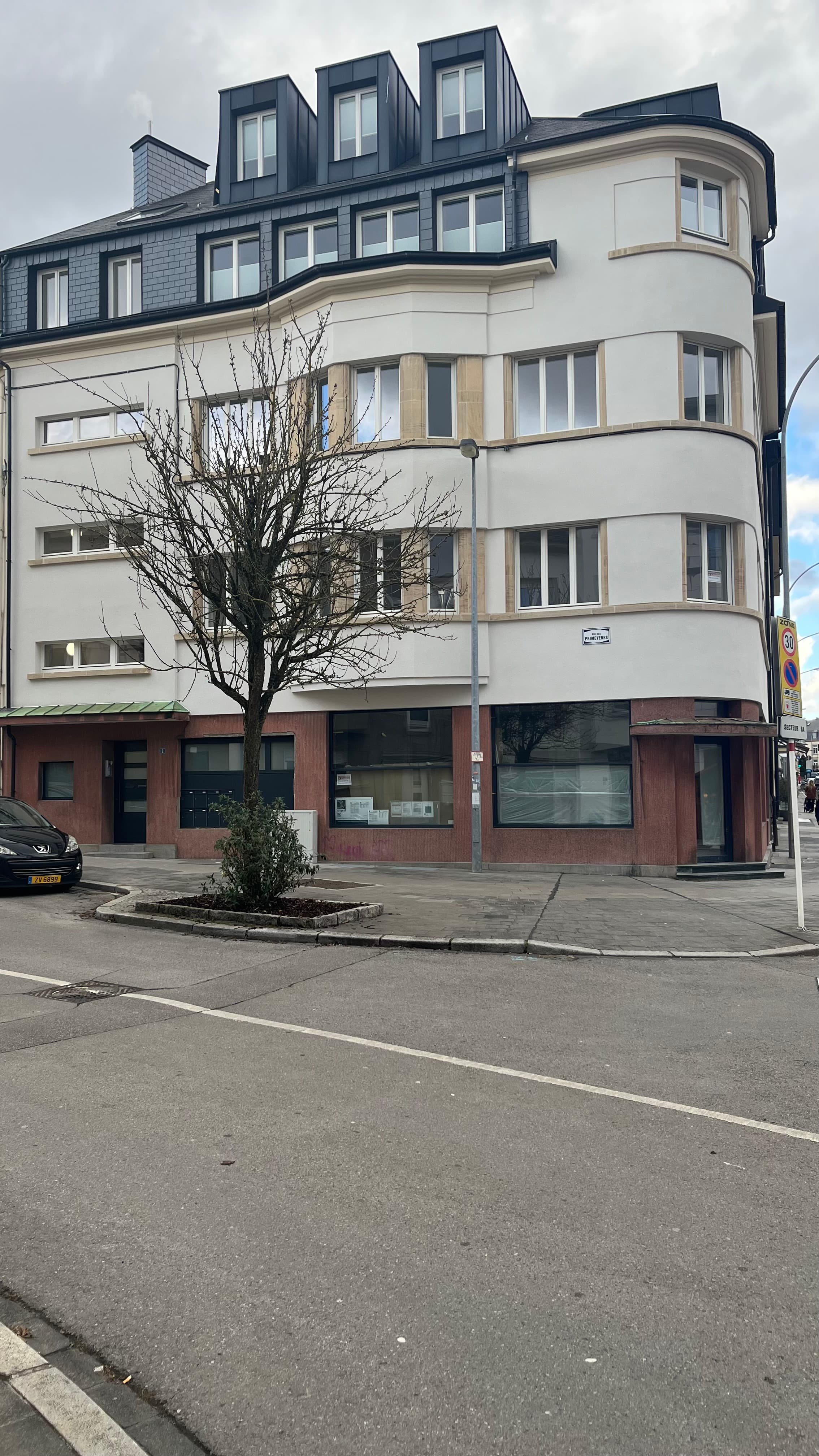 espace bureau de 100M2 a louer a 50 m du parc Belair